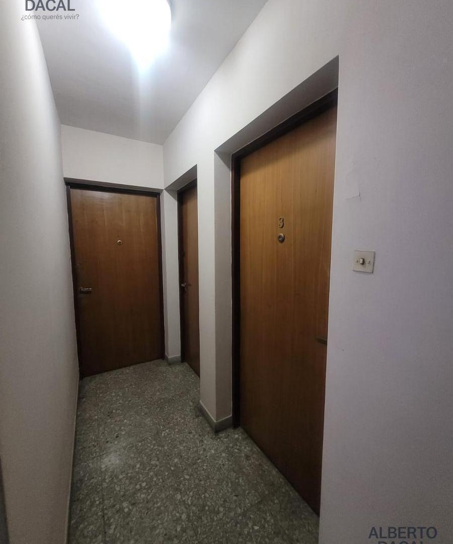 Foto de Departamento 2 dormitorios todo al frente zona céntrica, imagen 2