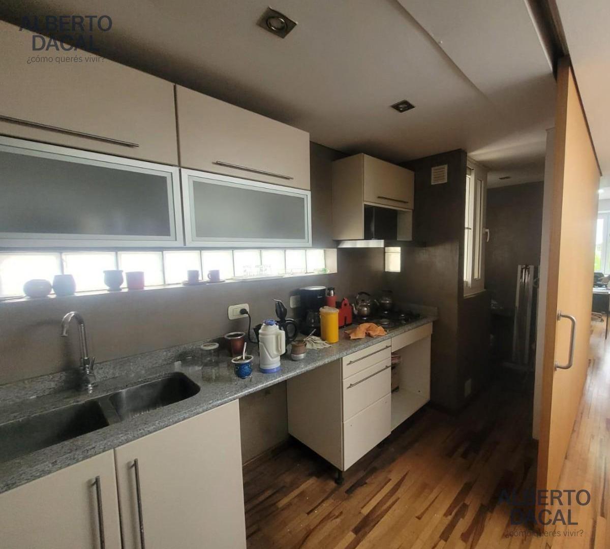 Foto de Departamento de 4 dormitorios con cochera cubierta, 3 baños, balcón, imagen 5