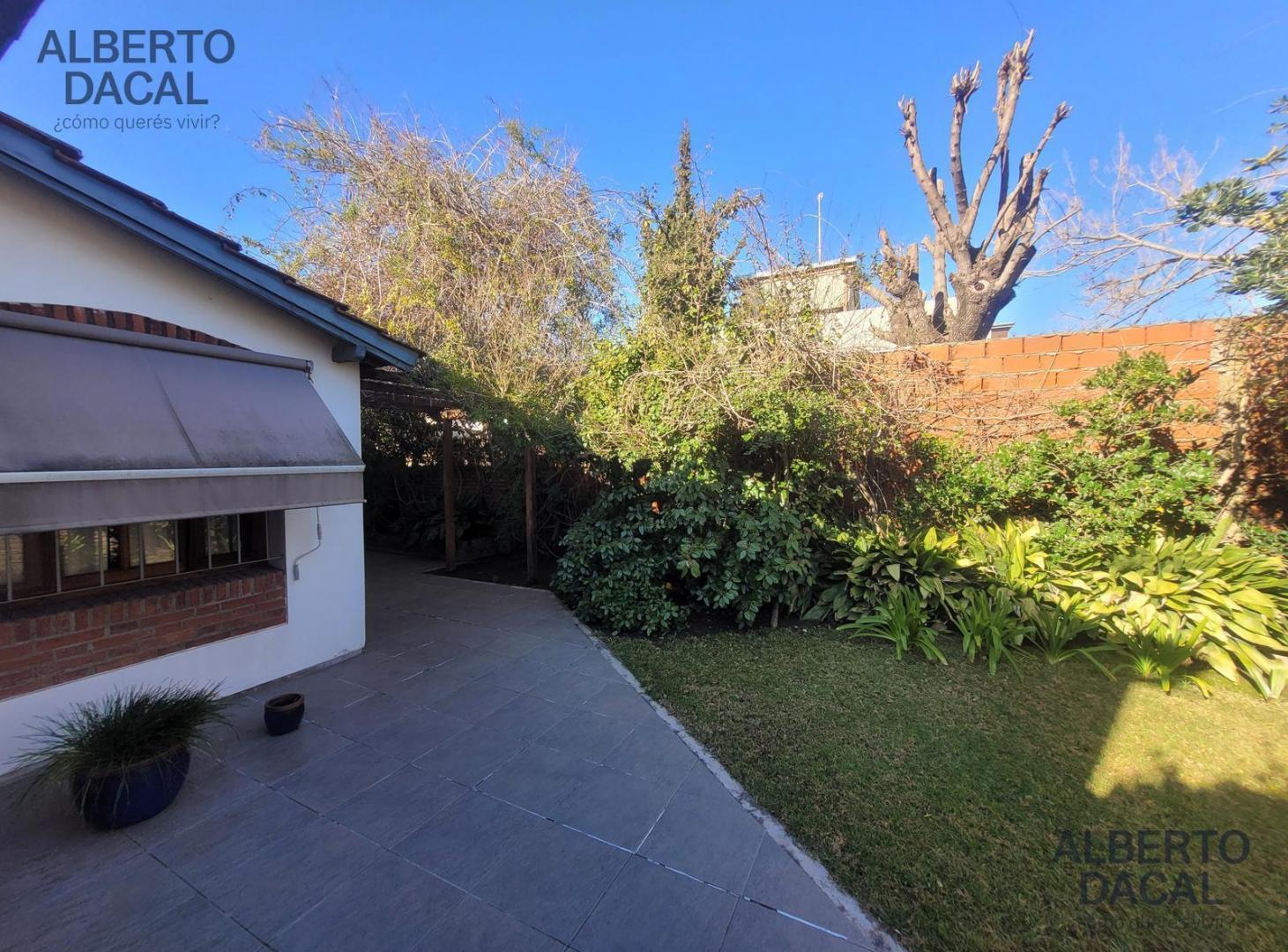 Foto de Casa de 4 dormitorios, cocheras,en el centro de City Bell sobre lote de, imagen 5