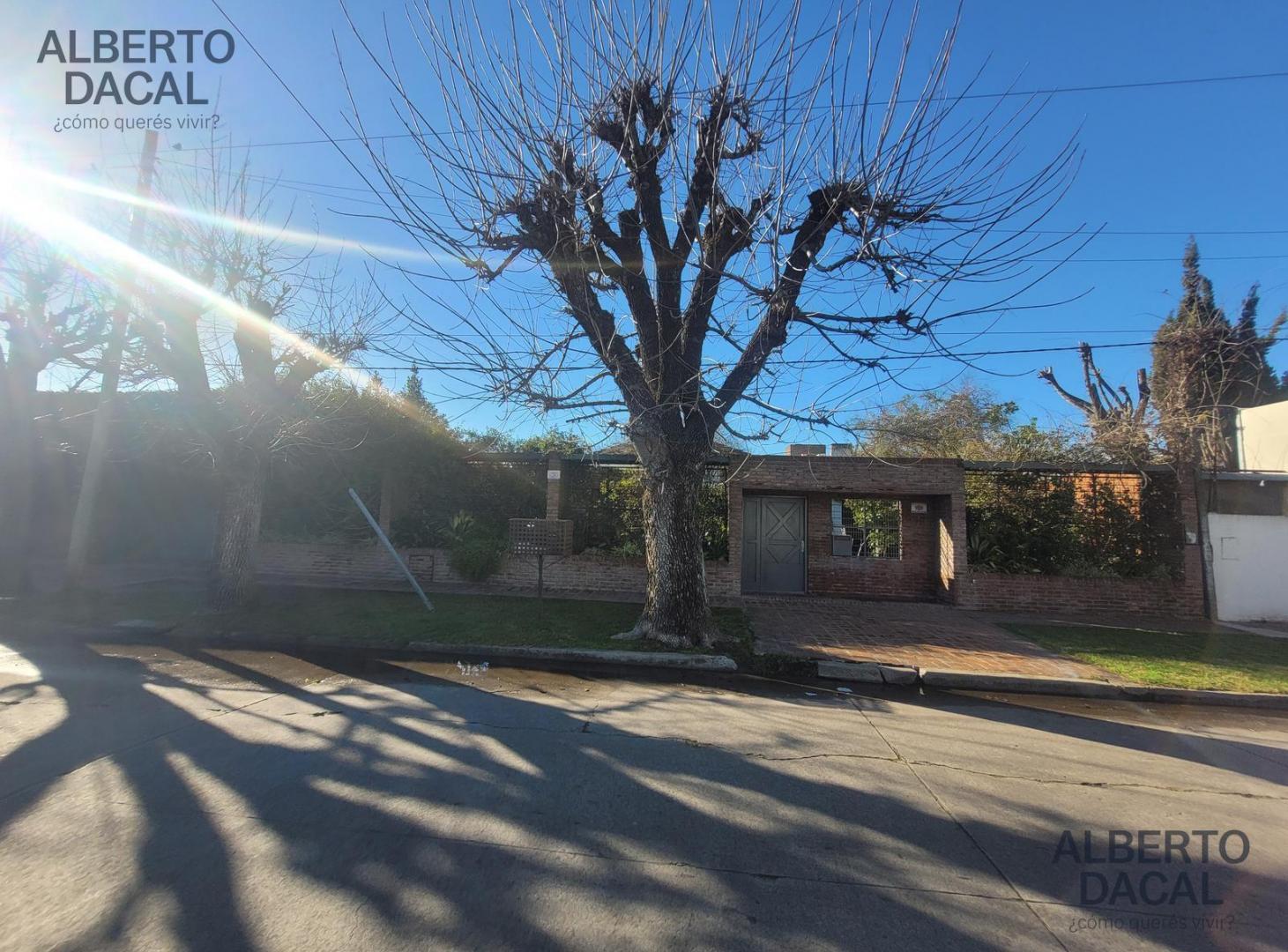 Foto de Casa de 4 dormitorios, cocheras,en el centro de City Bell sobre lote de, imagen 3