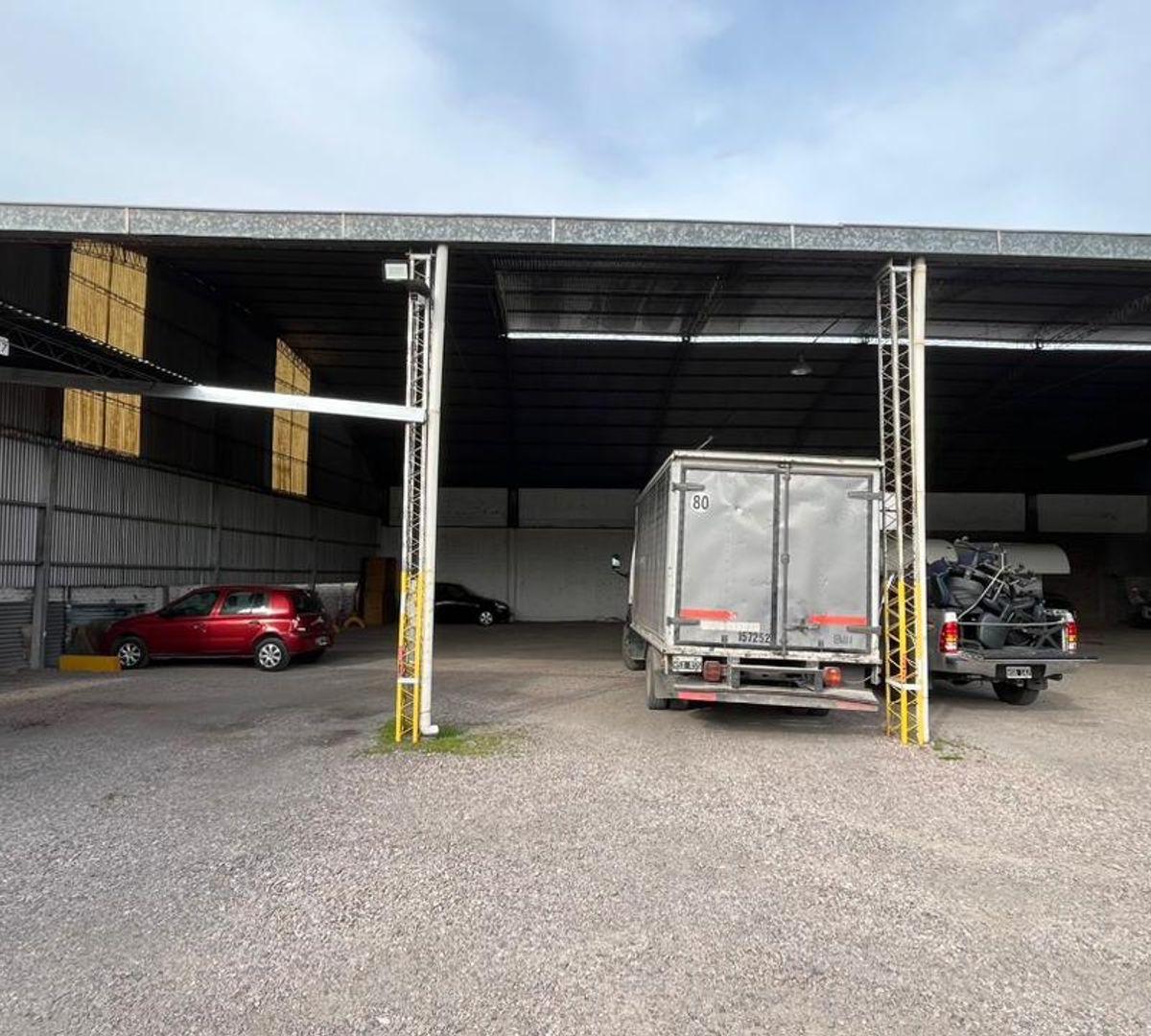 Venta de Galpón 891 m² en Ciudad 3