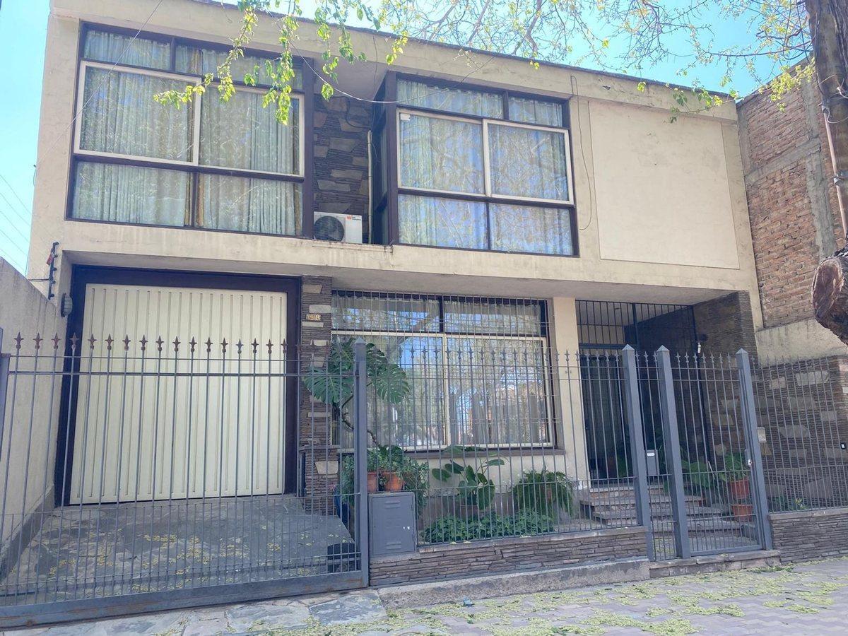 Venta Amplia Casa Apta Desarrollo 4ta Secc Mendoza 5