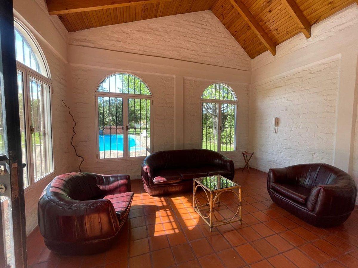 Venta Casa de Categoria Chacras de Coria 5