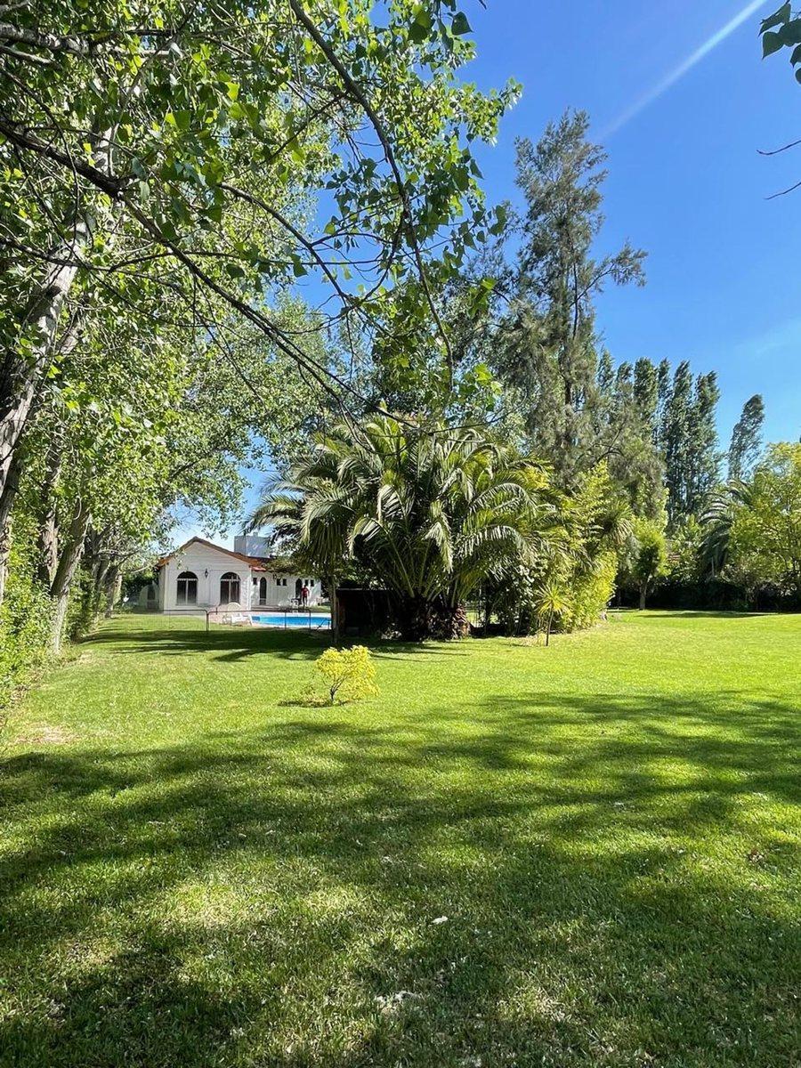 Venta Casa de Categoria Chacras de Coria 2
