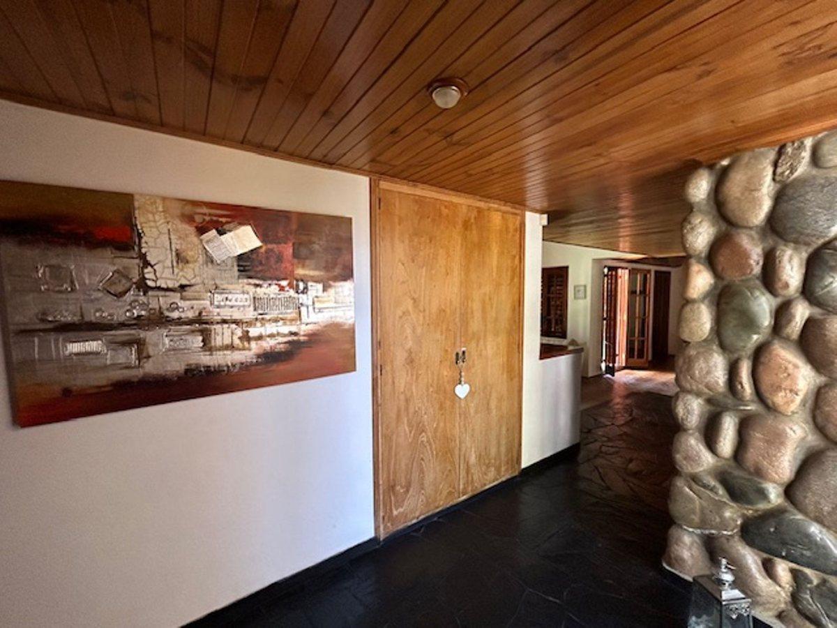 Venta Casa de Categoria Chacras de Coria 3