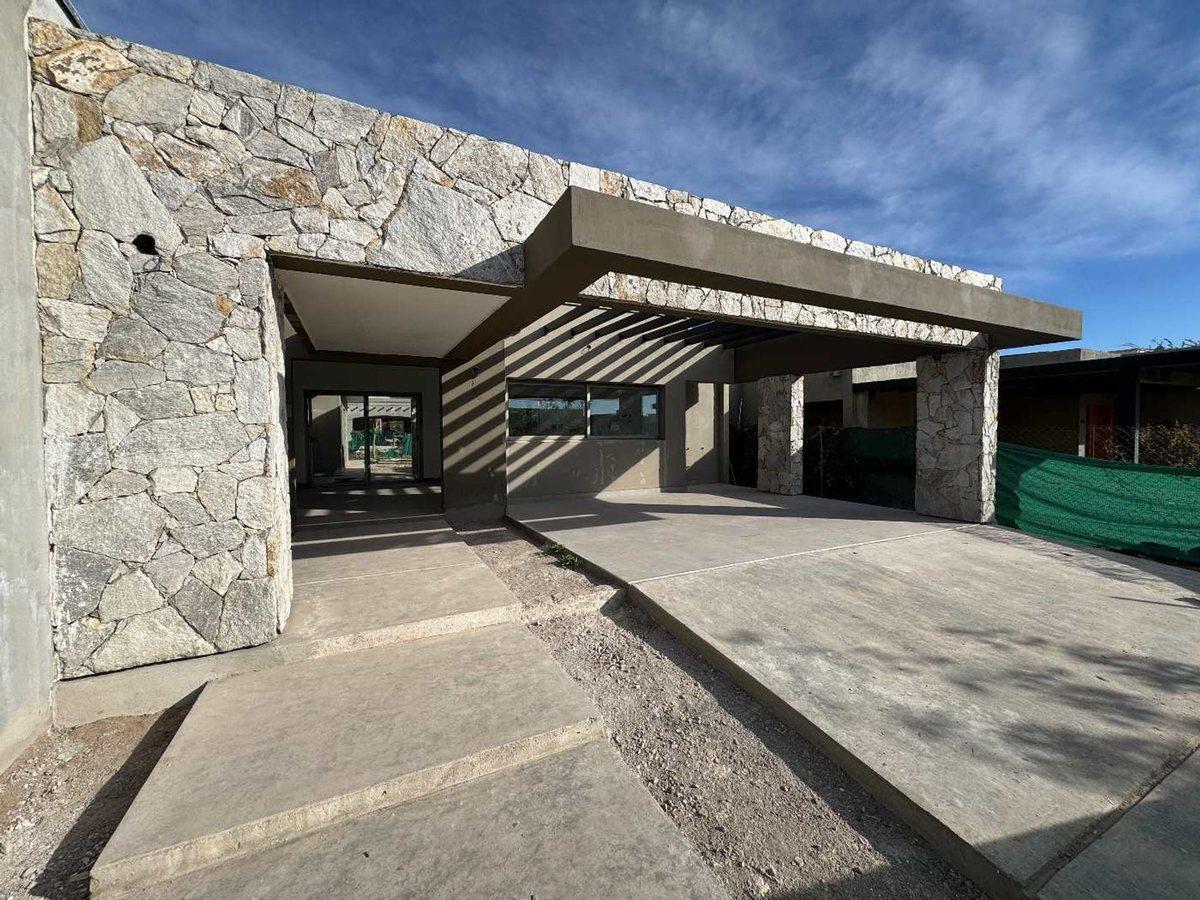 Casa en Venta Barrio Privado Estancia Bulnes 5