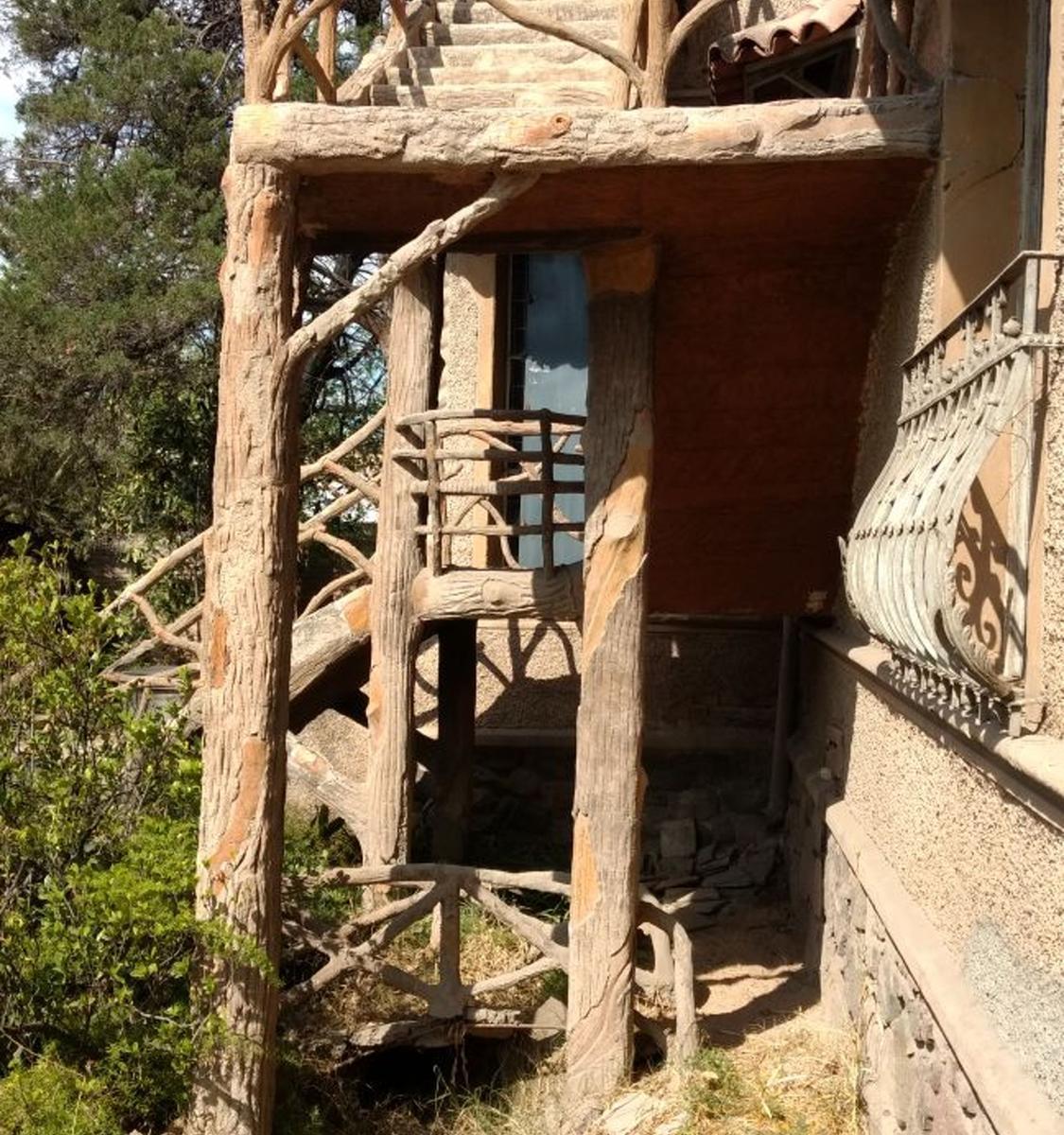 Histórica Casa a Reciclar en Gran Terreno. Mendoza 1