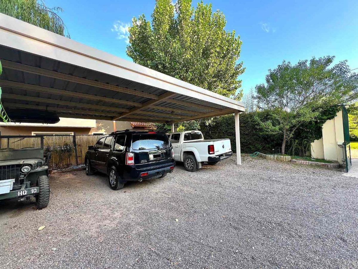 Casa de 6 Dorm. en Venta en Chacras de Coria 5