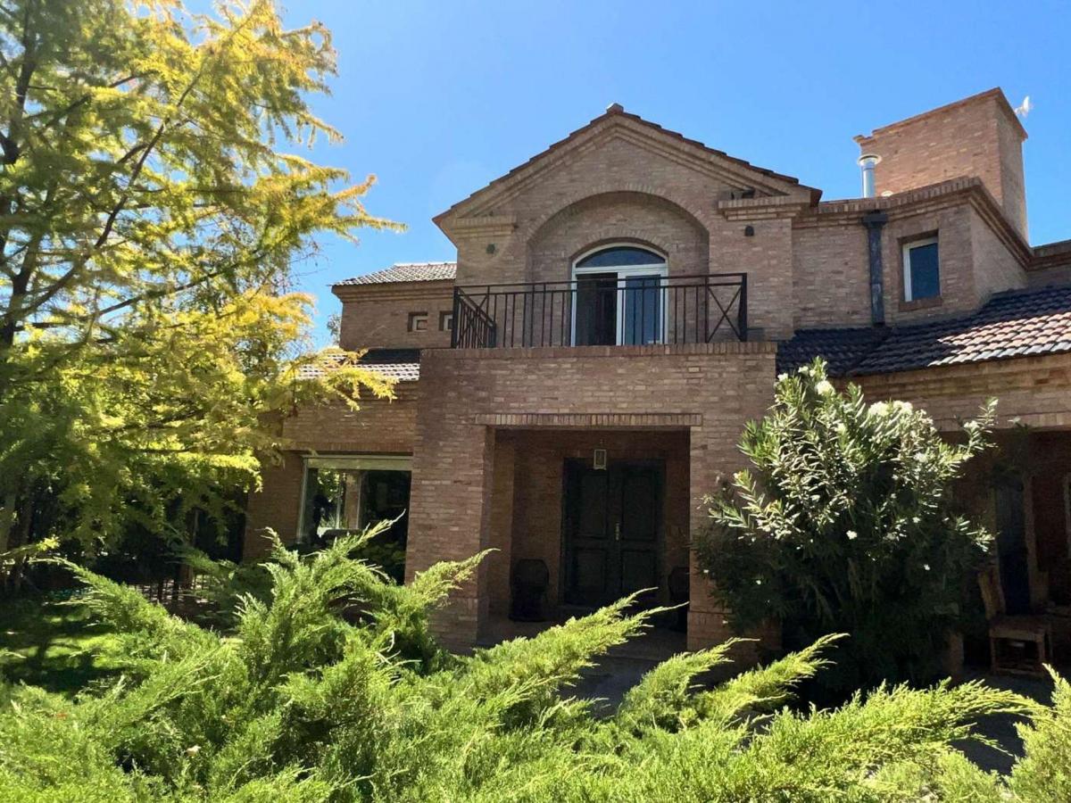 Casa a La Venta en Barrio Privado Pueyrredón 4