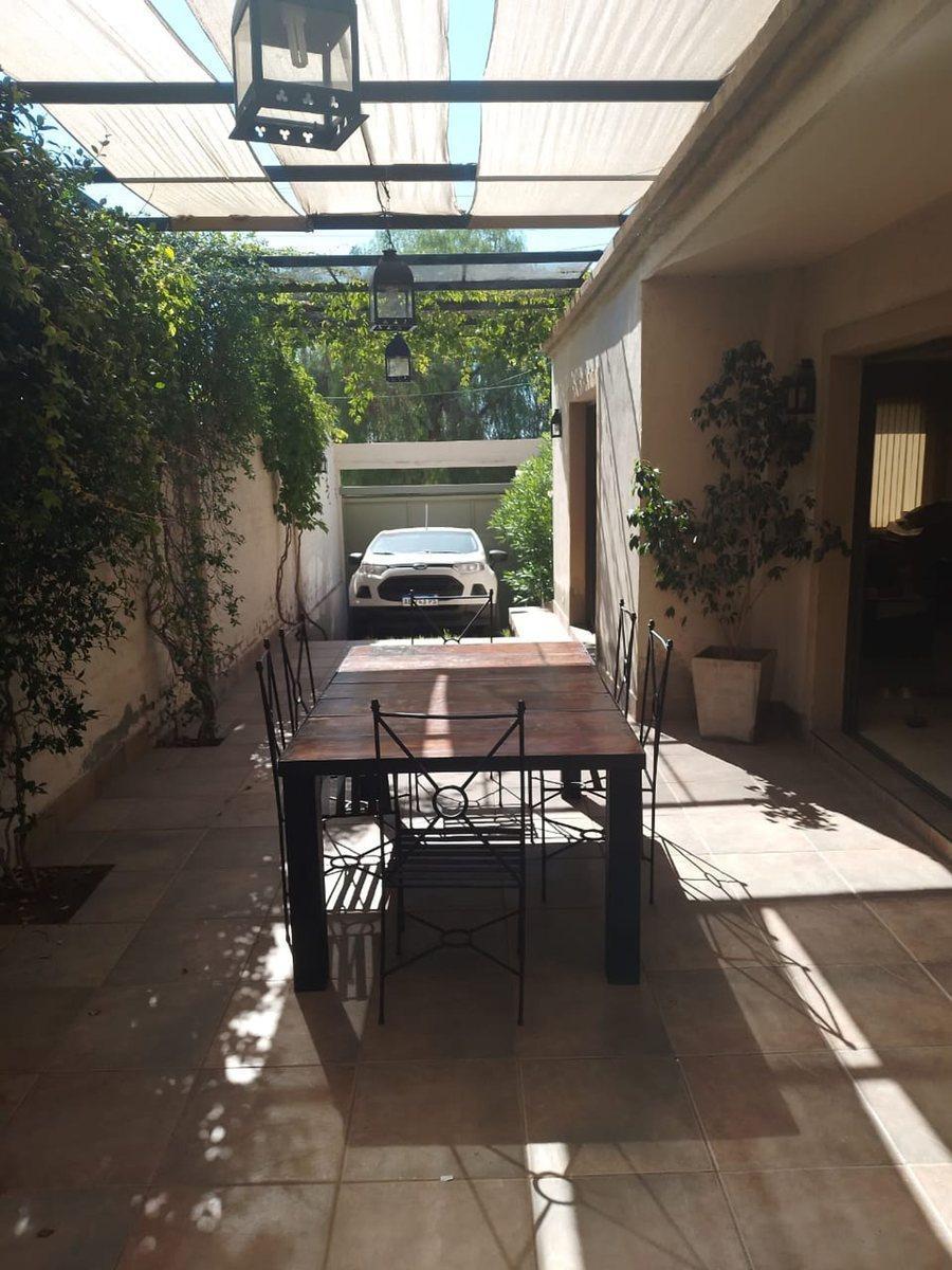 Venta Casa Frente Al Dalvian, Mendoza 5
