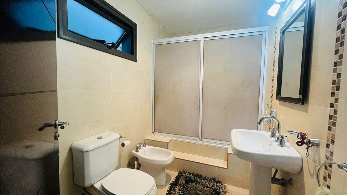 Venta Casa de Categoría en Barrio Dalvian 2