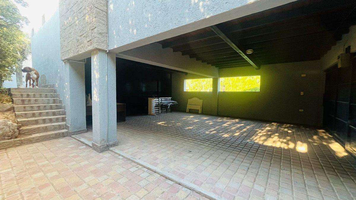 Venta Casa de Categoría en Barrio Dalvian 4