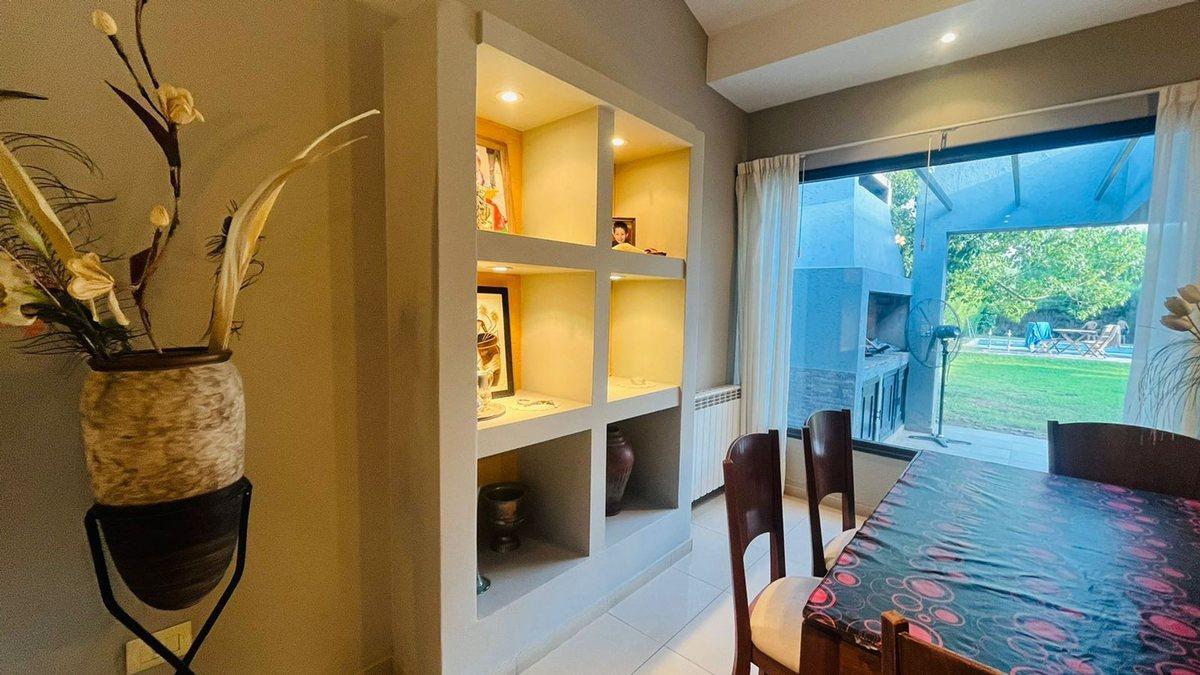 Venta Casa de Categoría en Barrio Dalvian 1