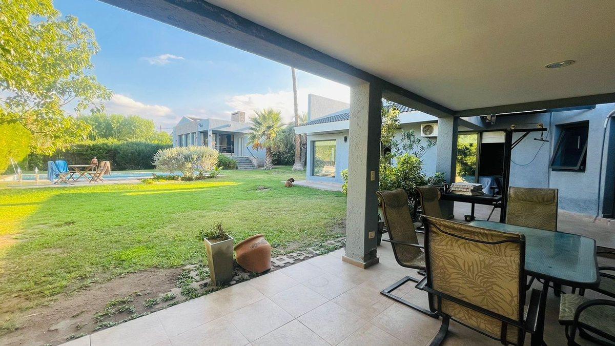 Venta Casa de Categoría en Barrio Dalvian 3