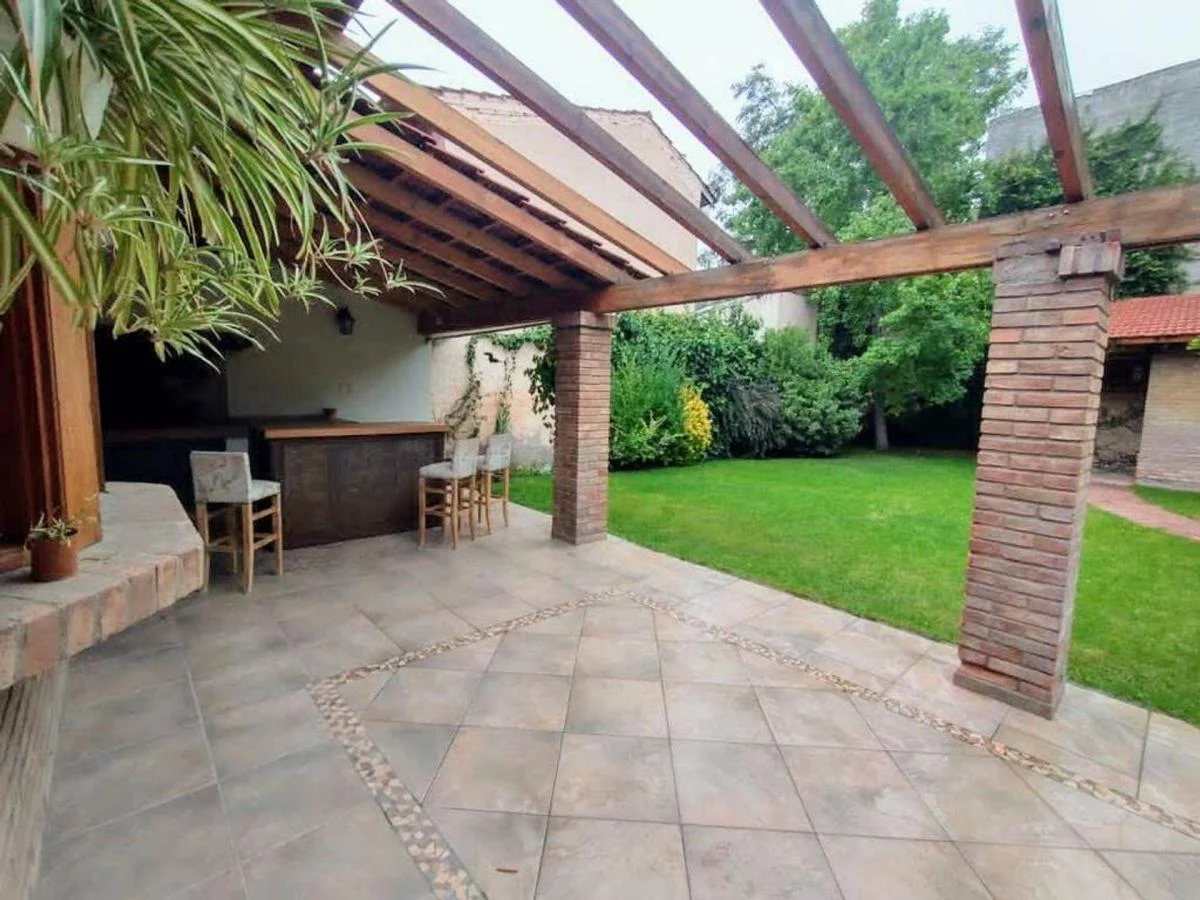 Venta de Casa 5 Dorm. Godoy Cruz 1