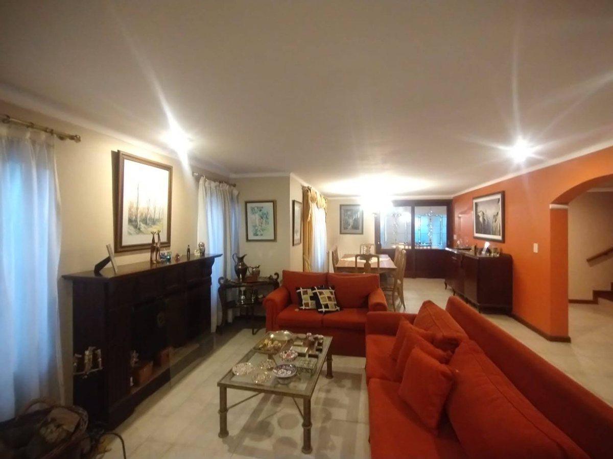 Casa 7 Ambientes en Venta en Club de Campo, Pileta 1