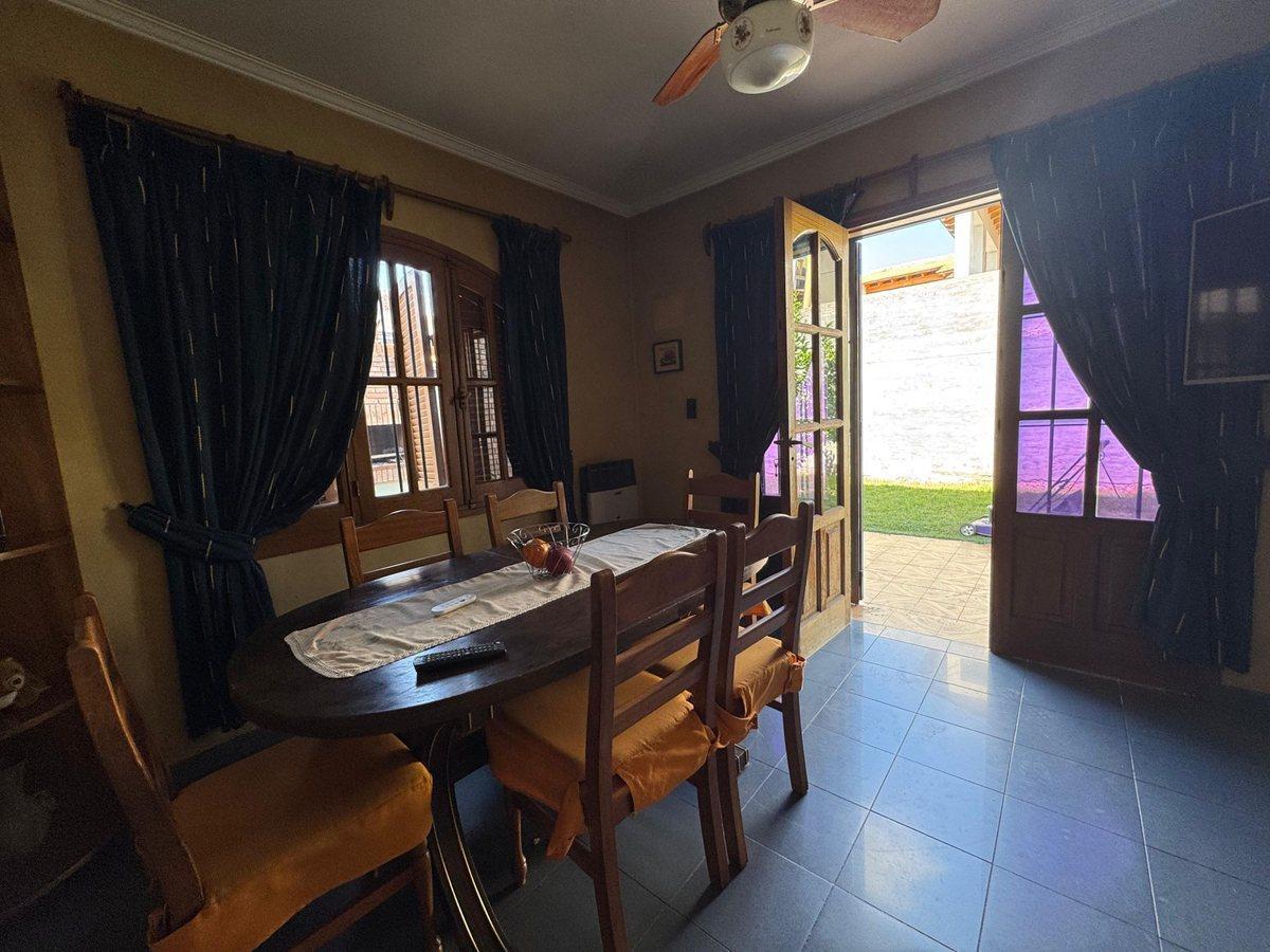 Casa de 4 Habitaciones en Venta en Dorrego 4