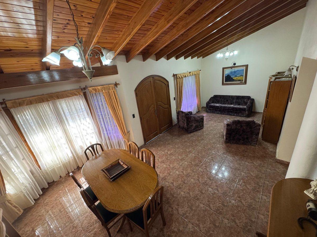 Casa de 4 Habitaciones en Venta en Dorrego 5