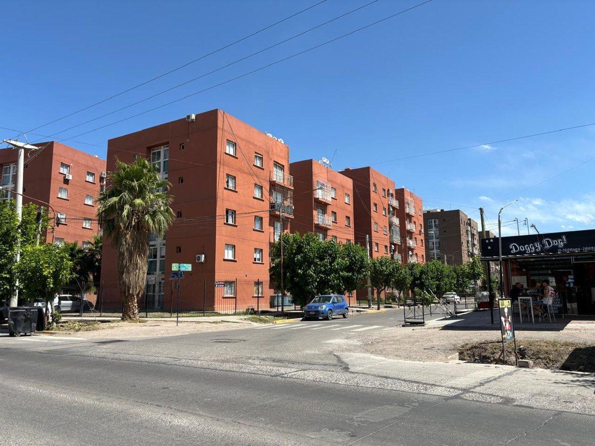 Departamento Planta Baja 2 Dorm Cochera Guaymallén 4