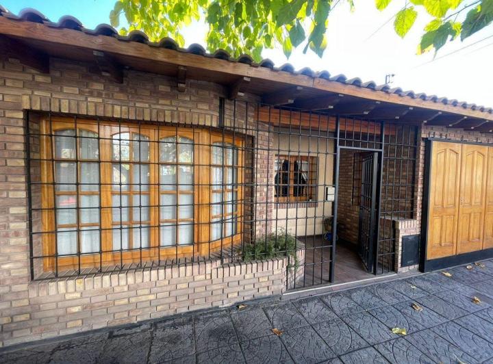 VENTA CASA 3 HABITACIONES EN GODOY CRUZ 1