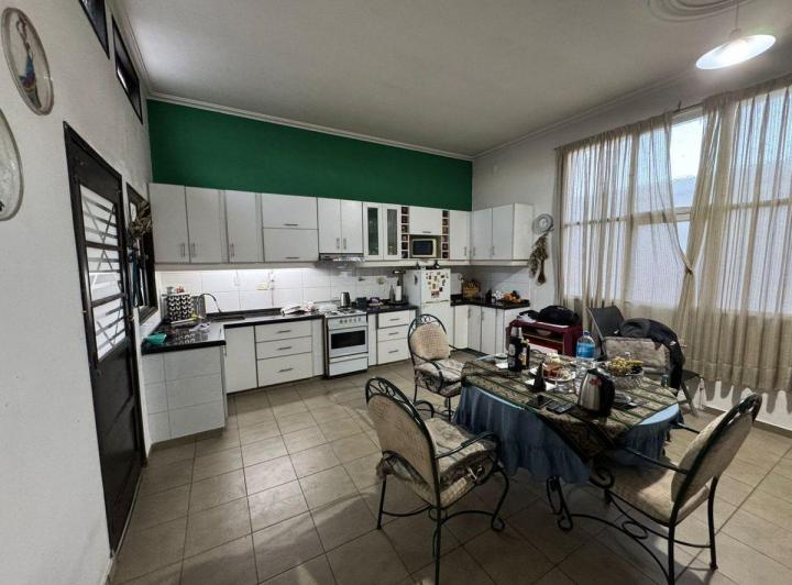 CASA 6 AMBIENTES EN VENTA EN GUAYMALLEN CON PILETA 4