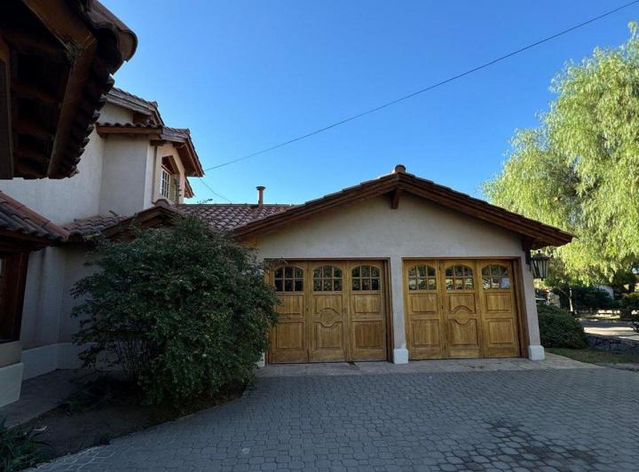 Casa en venta 12 ambientes Barrio Privado Dalvian 2