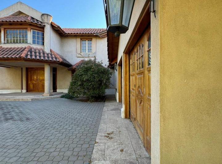 Casa en venta 12 ambientes Barrio Privado Dalvian 3