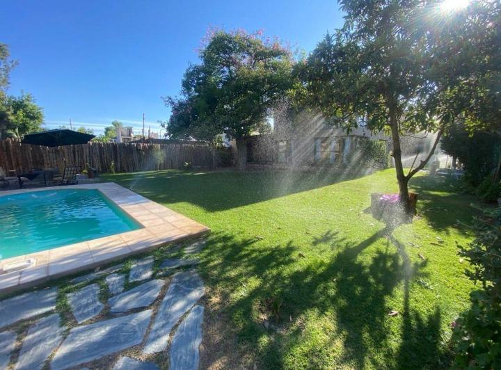 CASA DE CATEGORIA EN VENTA CALLE ROCA LAS HERAS 5