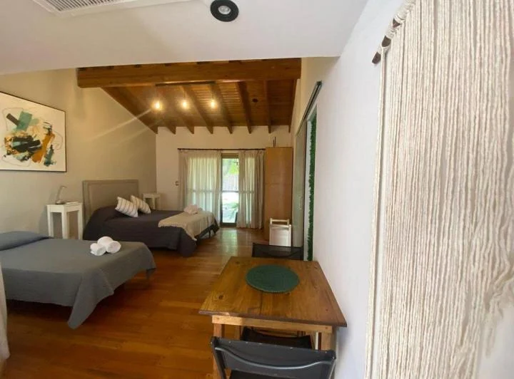 CASA DE CATEGORIA EN VENTA CALLE ROCA LAS HERAS 4