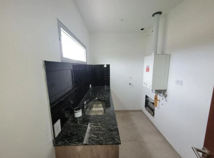 CASA 4 DORMITORIOS 3 BAÑOS B° LAR DE BOEDO CENTRAL 2
