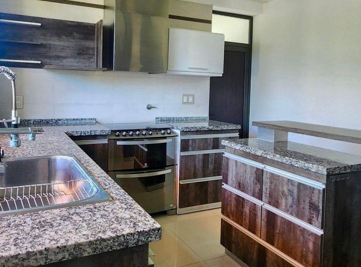 CASA EN VENTA - 5 AMBIENTES - LUJAN DE CUYO 4