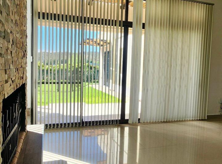 CASA EN VENTA - 5 AMBIENTES - LUJAN DE CUYO 1