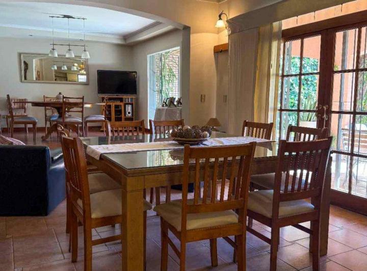 CASA CATEGORÍA A LA VENTA EN SEXTA SECCIÓN MENDOZA 4