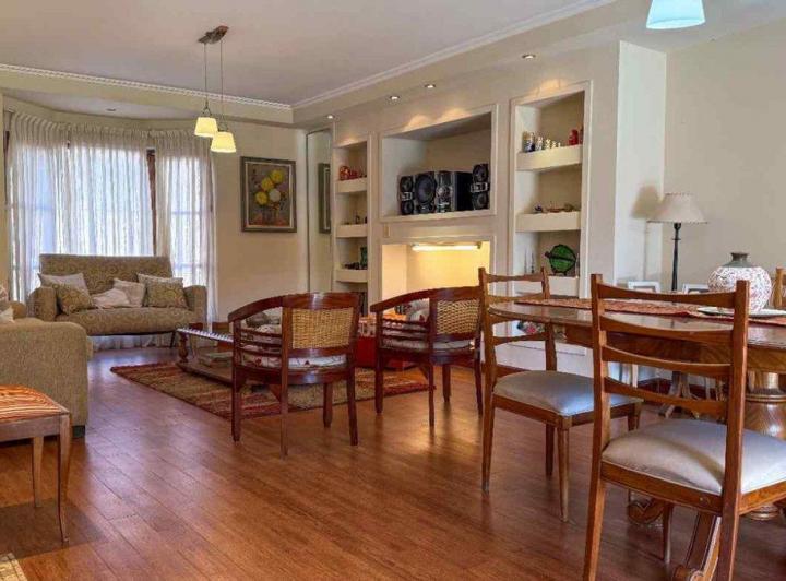 CASA CATEGORÍA A LA VENTA EN SEXTA SECCIÓN MENDOZA 5