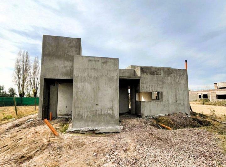 VENTA DE CASA EN CONSTRUCCION EN BARRIO PRIVADO 5