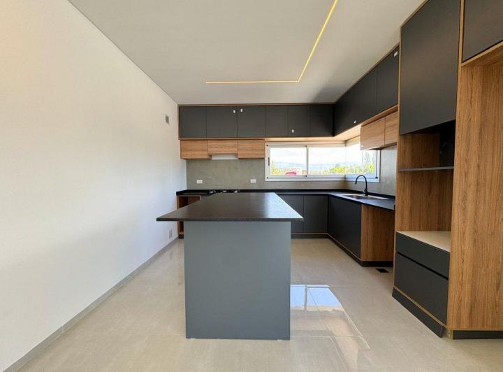 CASA A ESTRENAR B° LA QUEBRADA POSESIÓN INMEDIATA 5