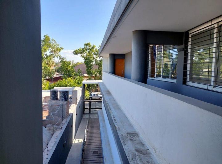 departamento de 2 dorm, 2 baños, cochera, impecabl 4
