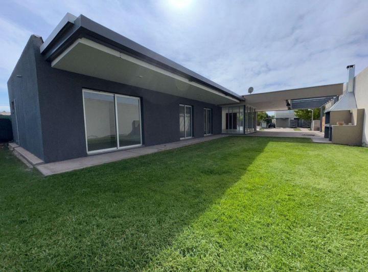 Casa de 3 habitaciones en Maipú - Barrio Privado 4