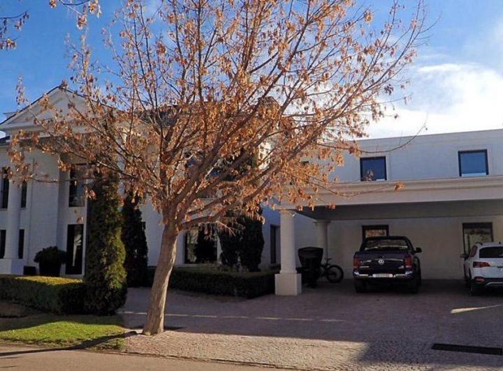 Espectacular casa en venta en Barrio Pueyrredón 3