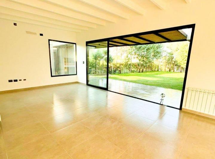 VENDO CASA A ESTRENAR CHACRAS -Apta crédito 4