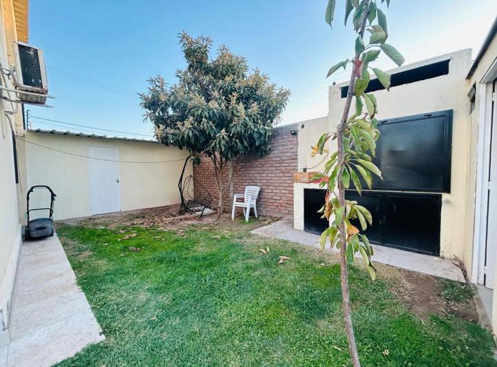 CASA EN B° CERRADO 4 DORM. C/ QUINCHO GUAYMALLÉN 5