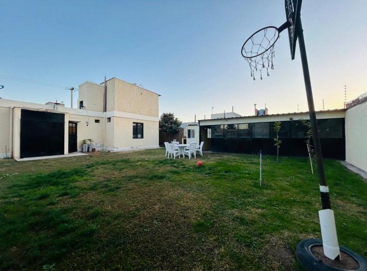 CASA EN B° CERRADO 4 DORM. C/ QUINCHO GUAYMALLÉN 3