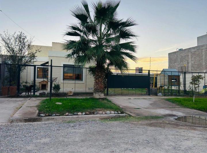 CASA EN B° CERRADO 4 DORM. C/ QUINCHO GUAYMALLÉN 2