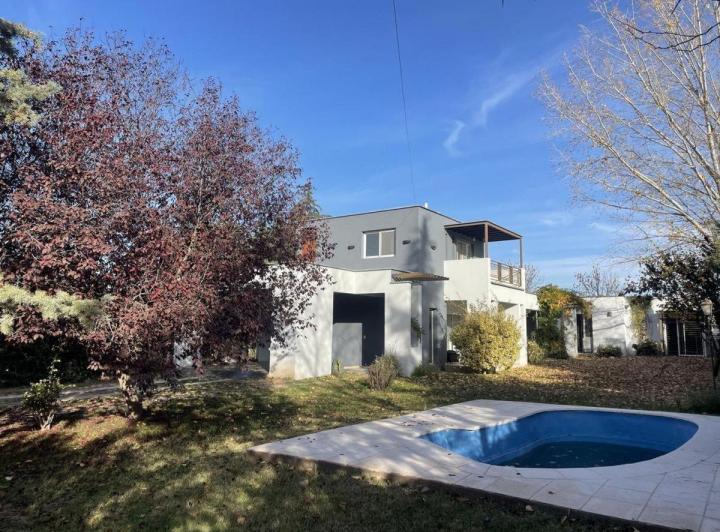 VENTA CASA 4 DORMITORIOS CHACRAS DE CORIA PRIVADO 2
