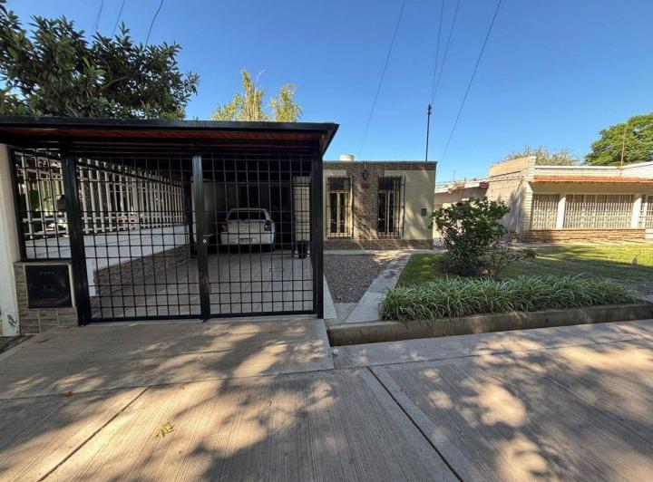 CASA MATHUS HOYOS GUAYMALLÉN 4 DORM COCHERA DOBLE 1