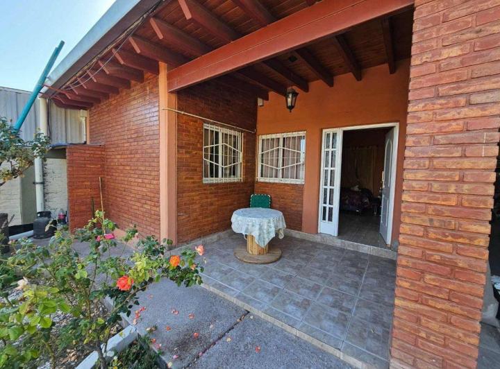 Casa con Quincho y Pileta 3.000 m2 Los Corralitos 2