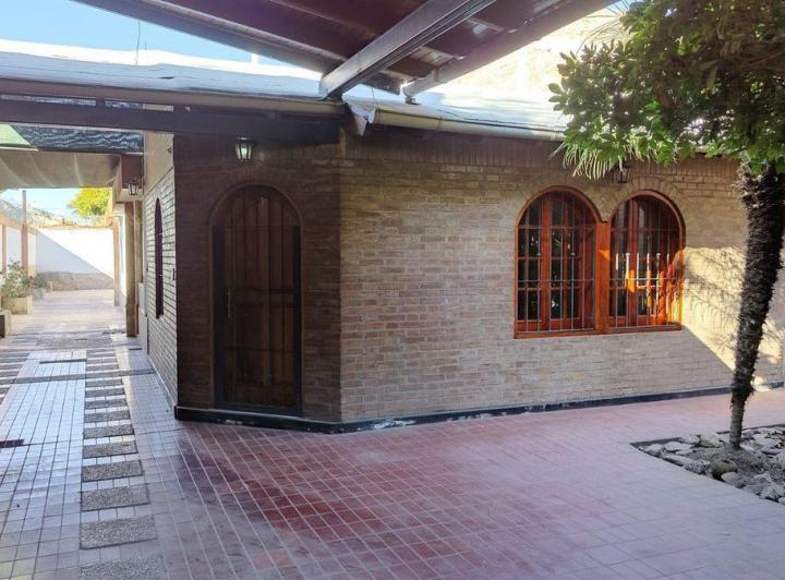 VENTA CASA TRES DORMITORIOS SEXTA SECCION MENDOZA 2