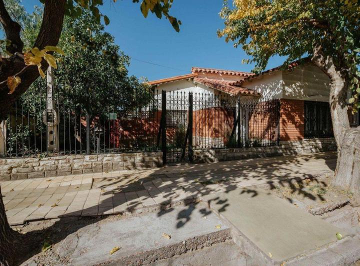 CASA MIXTA EXCELENTE ESTADO  PADRE VAZQUEZ MAIPÚ 1