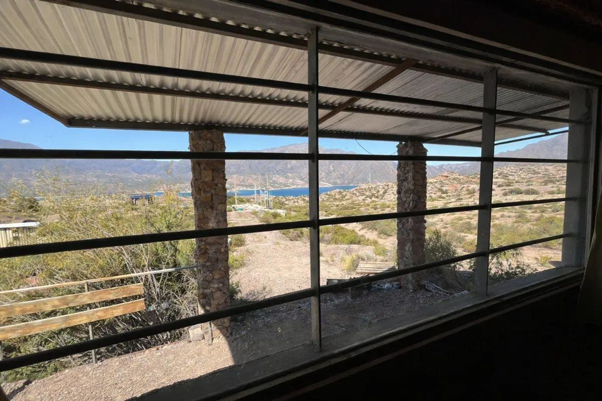 CASA EN VENTA FRENTE AL LAGO POTRERILLOS 4