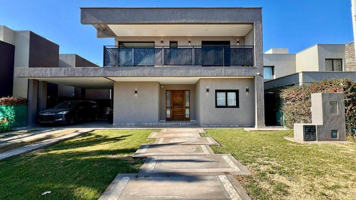 Casa en venta Pinar del Sol I, Maipú con pileta
